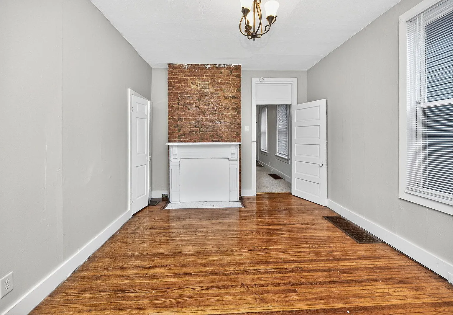 4 bed, 2.0 bath, 2500 sqft, $3,195 — Photo 2