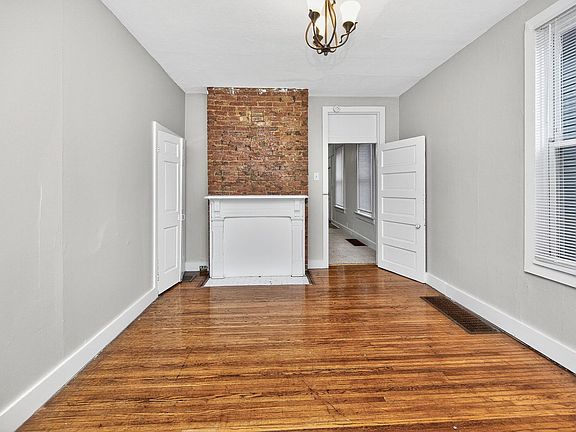 2nd image of 2726 Coy St