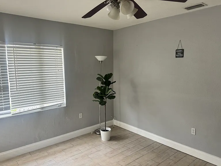 1022 W Alfred St — Photo 5