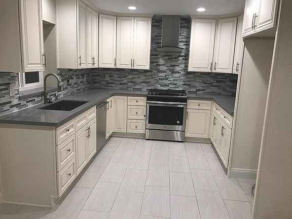 5th image of 1573 Shaw Dr