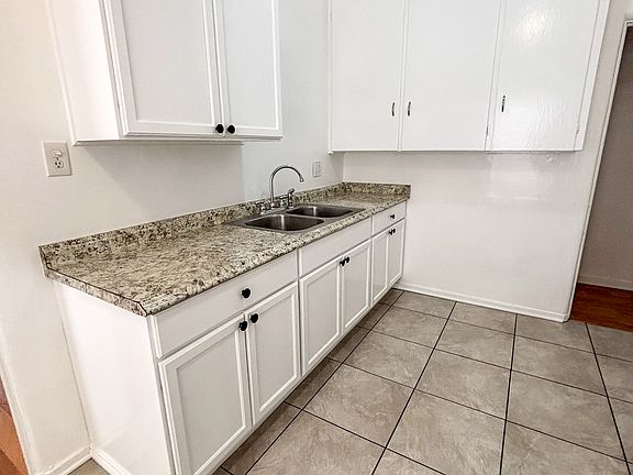 5th image of 801 E Garfield Ave APT 5