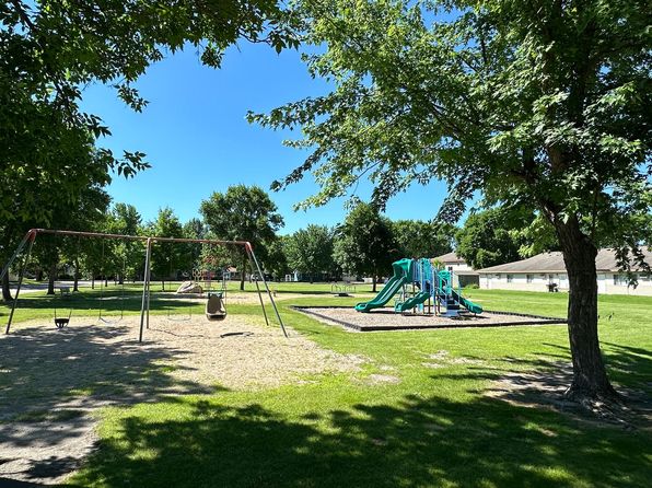 B14 | 802 & 806 5th St SE, Barnesville, MN