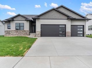 1225 Ogden Ln, North Liberty, IA