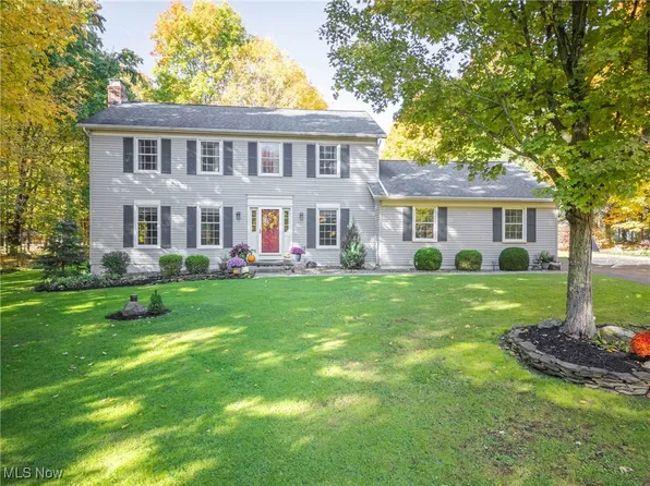 17986 Harvest Dr, Chagrin Falls, OH 44023