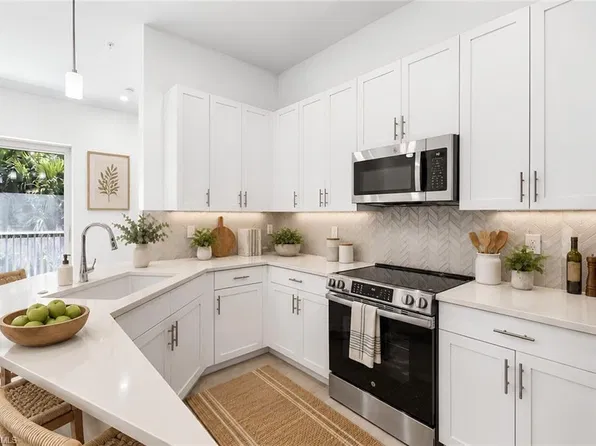 286 Indies Dr E #202, Naples, FL 34114