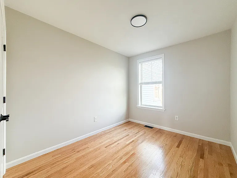 49 Norfolk St #C — Photo 10