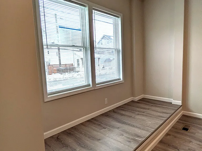 Alcove/nook at the front of the apartment