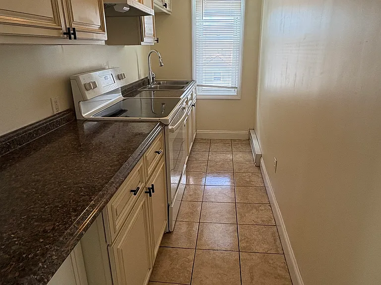 590 Charles St #8 — Photo 1