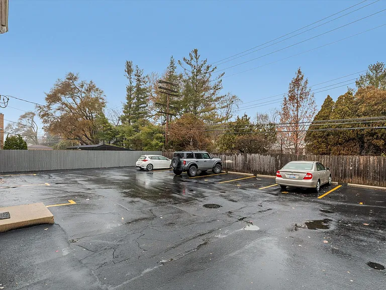 1 bed, 1.0 bath, 670 sqft, $1,225 — Photo 17