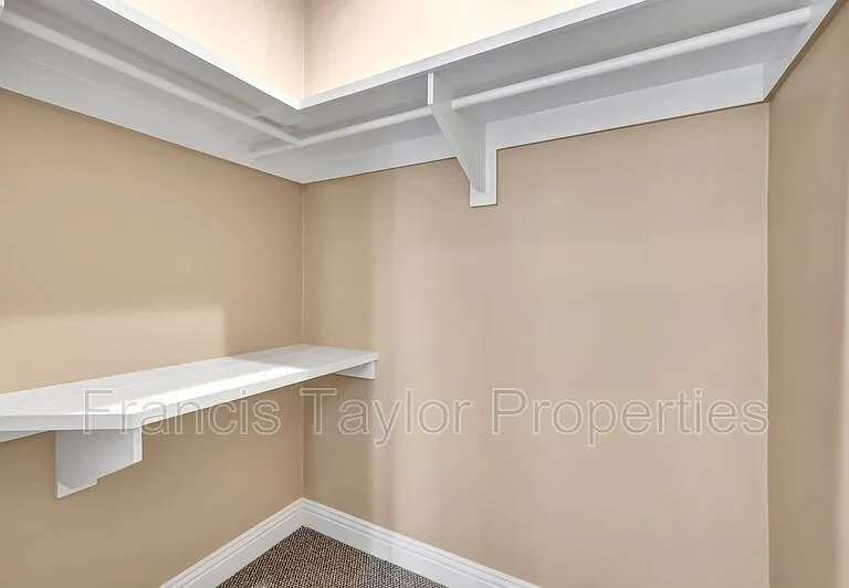 2861 Eastview Ter — Photo 13