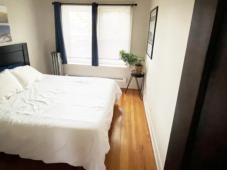 4220 N Clark St #10 — Photo 9