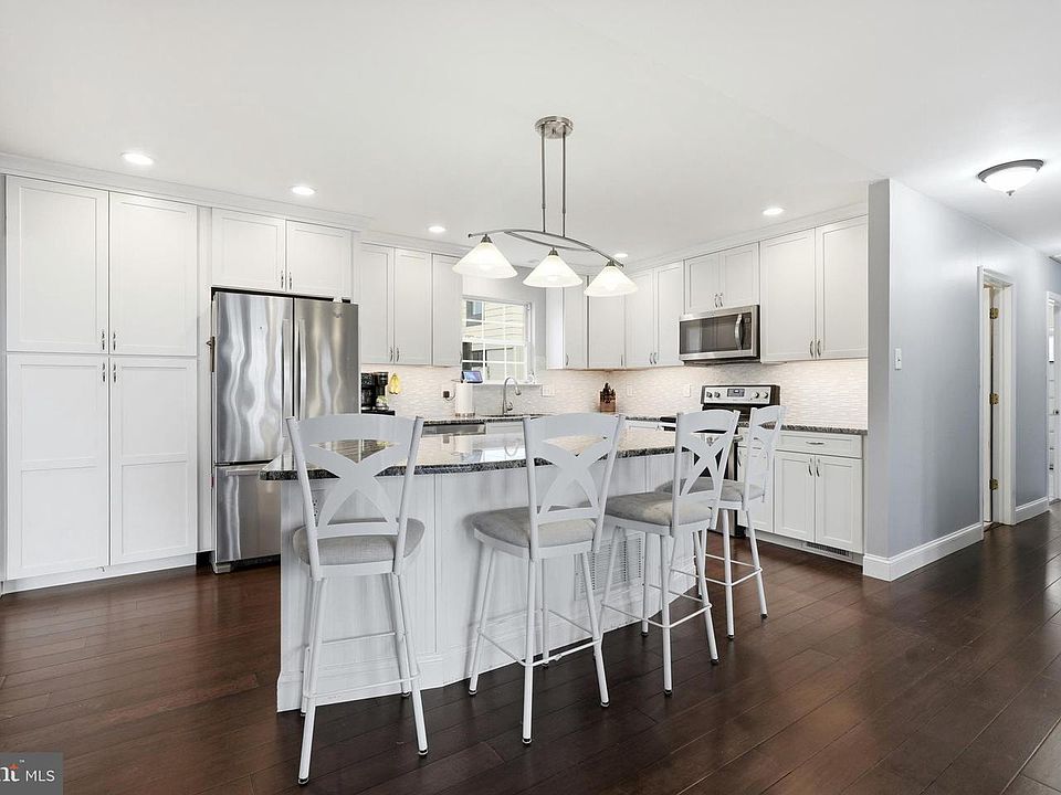 1st image of 826 Bethlehem Pike