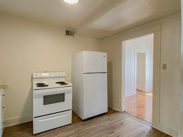 439 Iris St — Photo 8