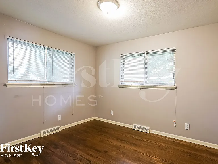 1004 SW 14th Ter — Photo 12