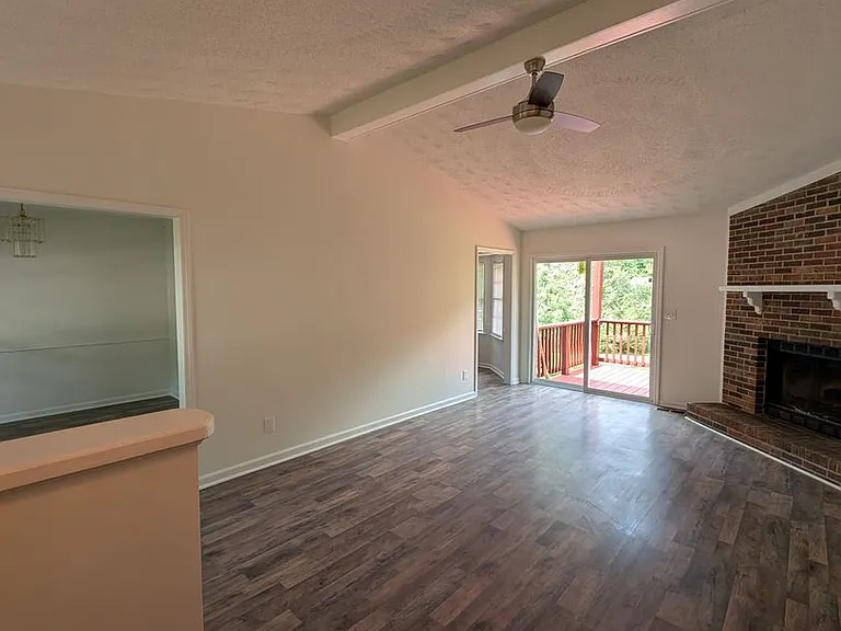 1060 Sandy Springs Rd NW — Photo 7