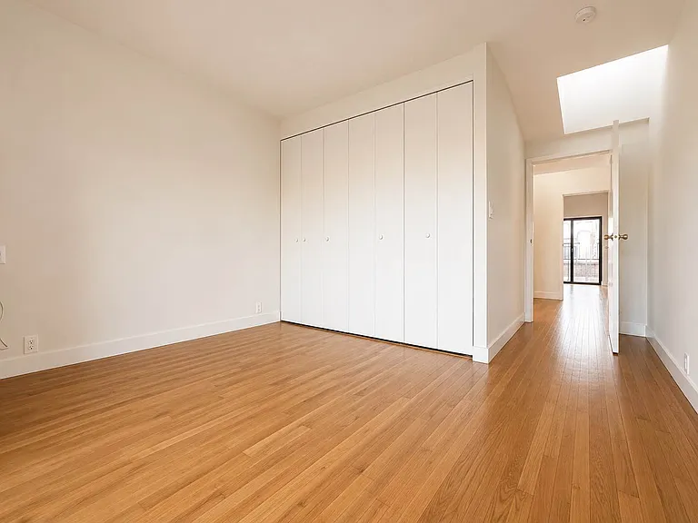 201 E 12th St #Penthouse 15 — Photo 15