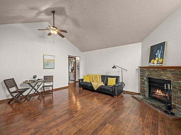 5th image of 989 S Miller St #204