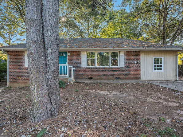 1114 Holly Cir, Forest Park, GA 30297