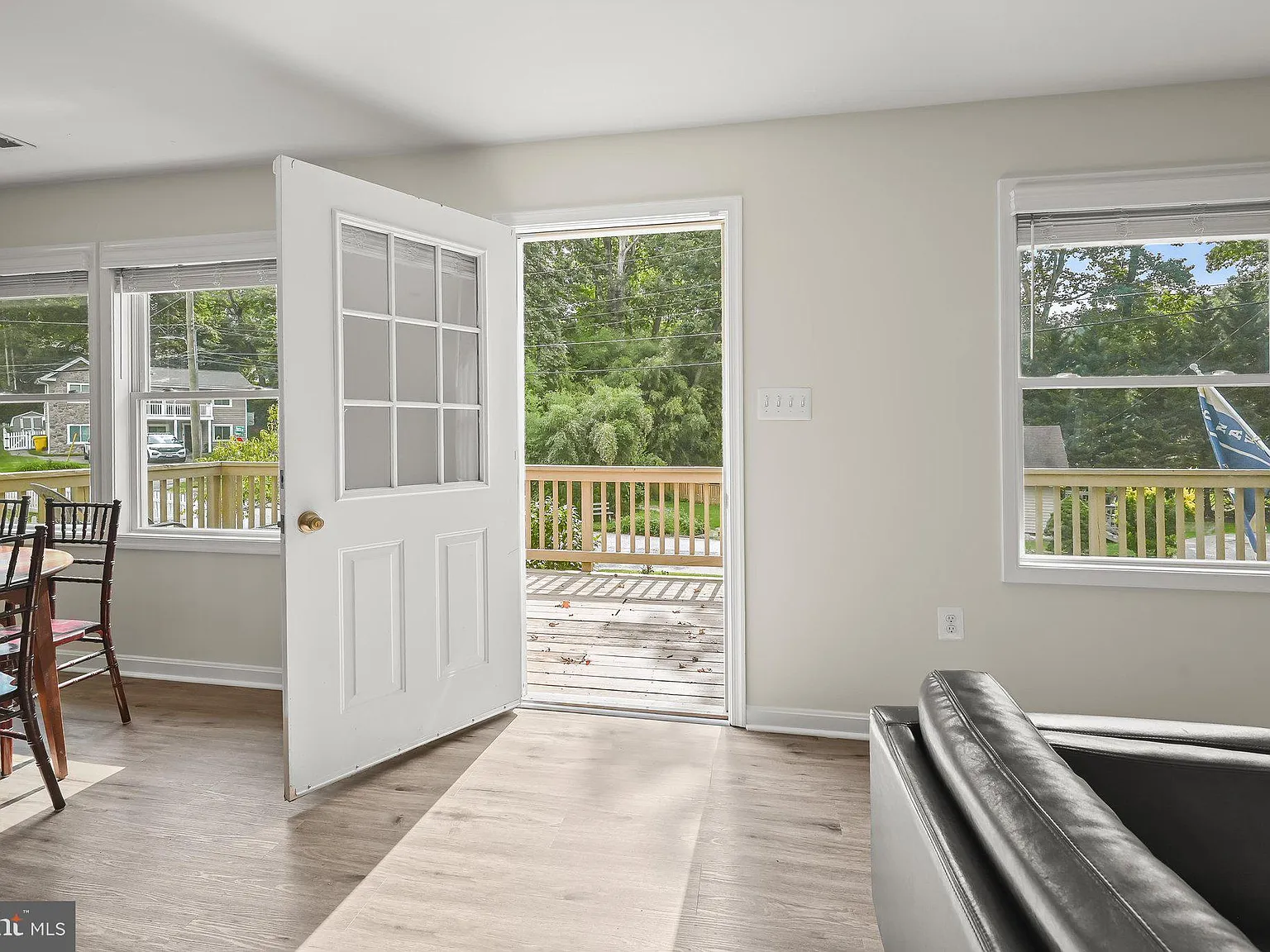 4 bed, 2.5 bath, 2040 sqft, $4,000 — Photo 2
