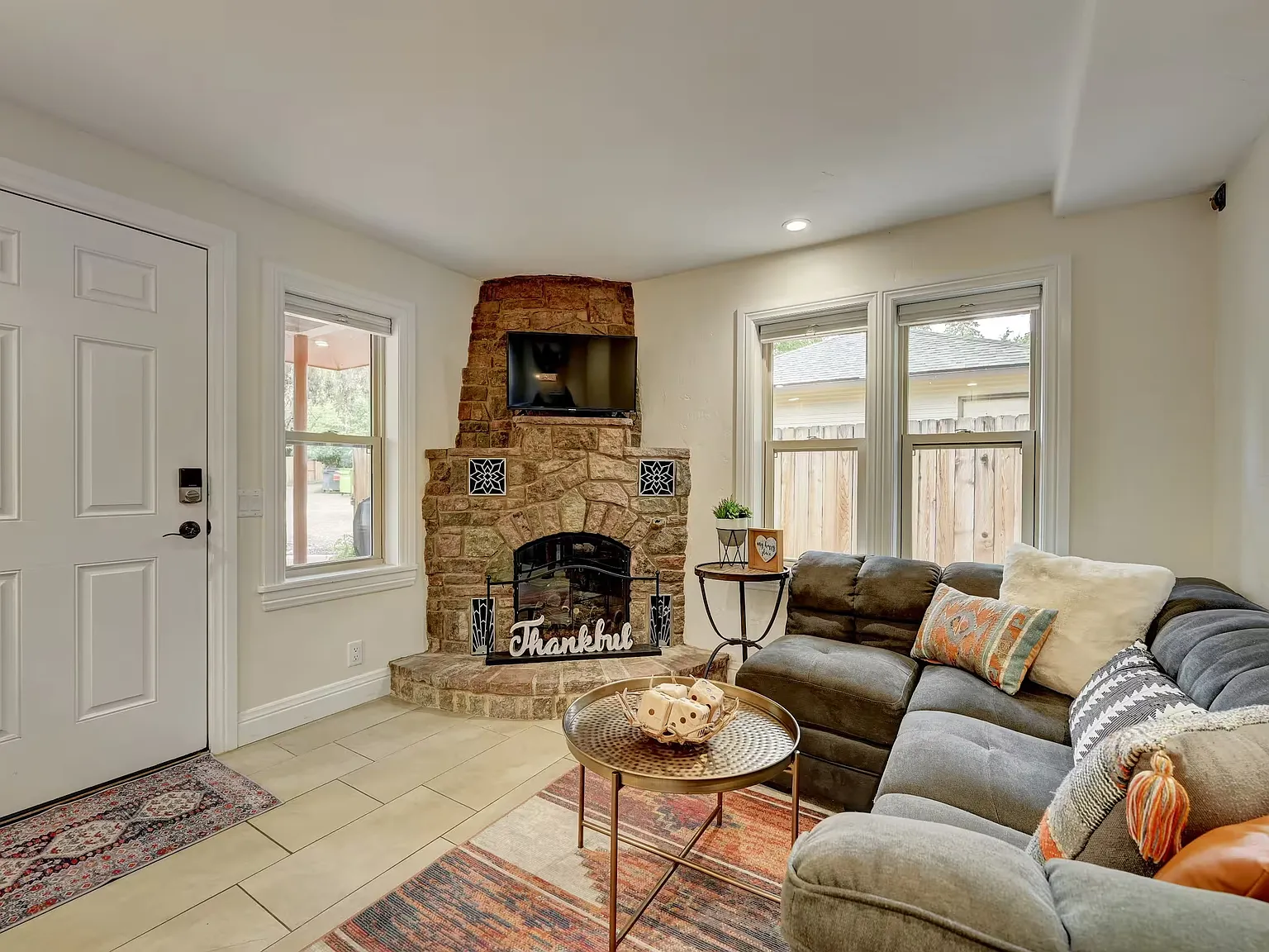 2 bed, 793 sqft, $2,400 — Photo 3