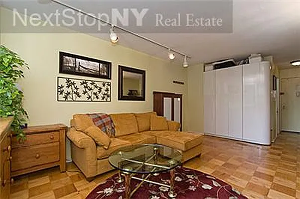 Sold by NextStopNY | media 20
