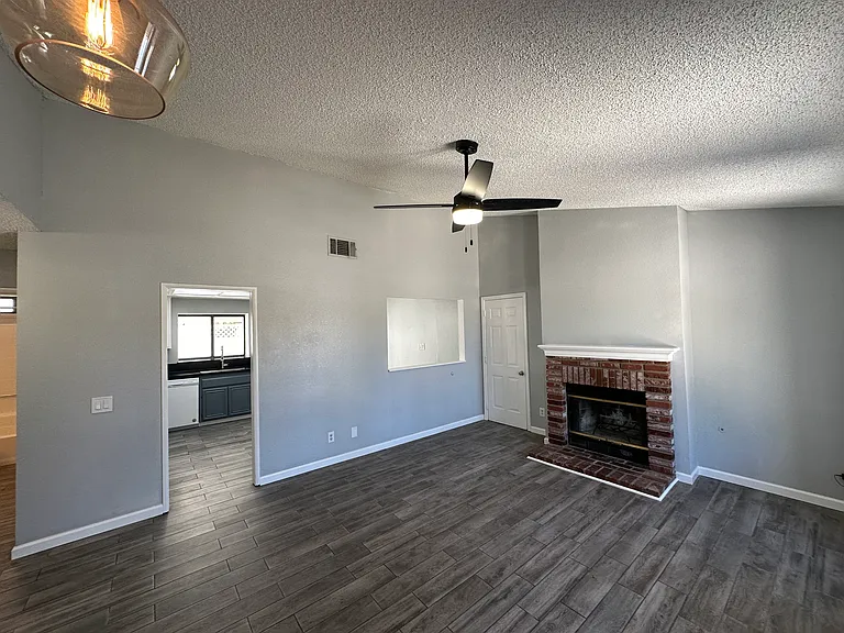 4206 E Avenue Q14 — Photo 2