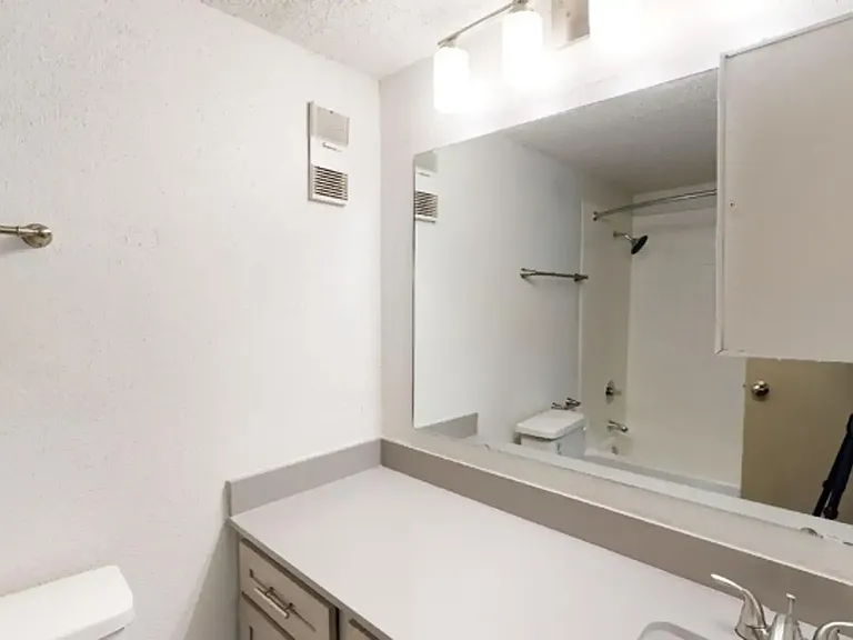 The Larsen Apartments — Photo 9