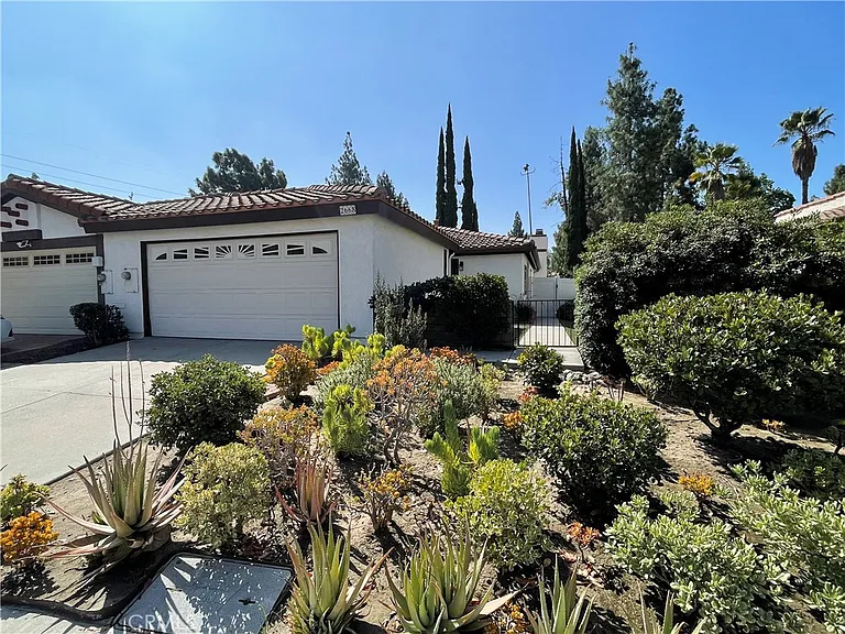 2668 Hacienda Dr — Photo 1