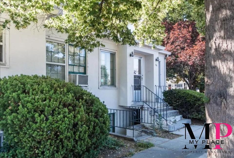 1st image of 110 N Avenue B Ave
