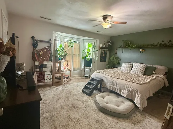 4902 Woods Edge Rd, Virginia Beach, VA 23462