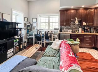 738 S 11th St #3R, Philadelphia, PA 19147
