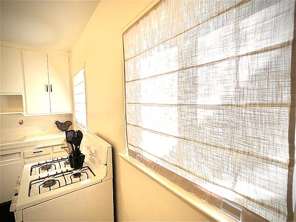 4th image of 1026 Ocean Park Blvd #3
