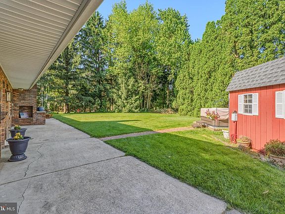 4th image of 2504 Burgundy Dr