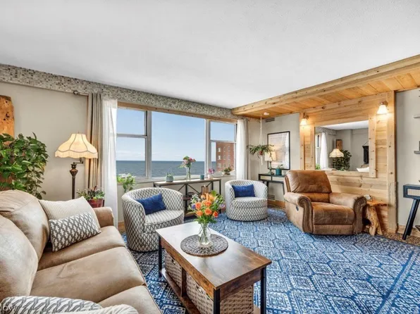 11850 Edgewater Dr, Lakewood, OH