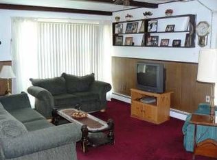 79 Gridiron Rd, Levittown, PA 19057