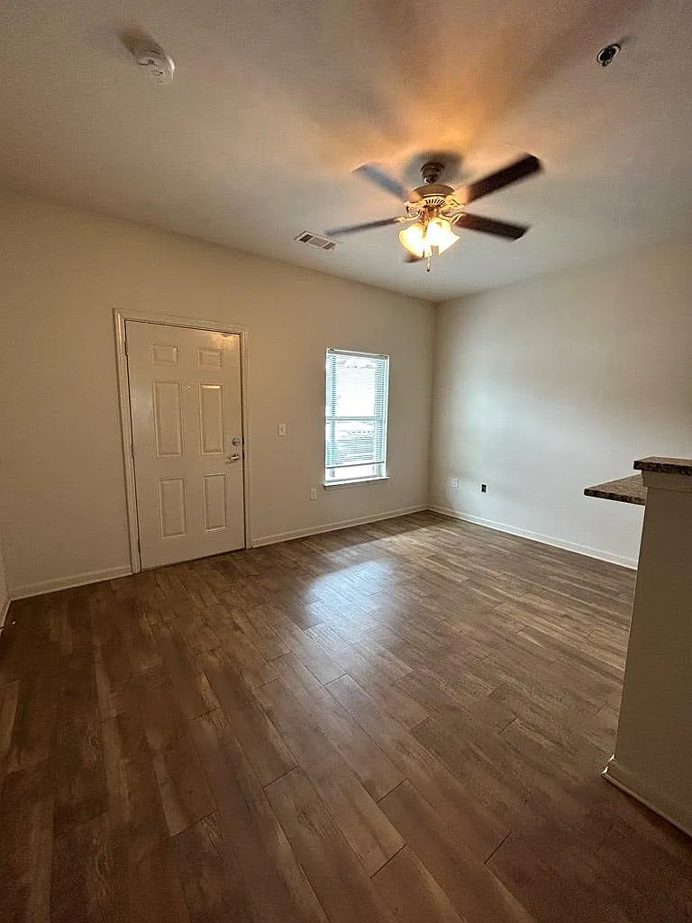 Building Photo - 707 S Three Notch St #113