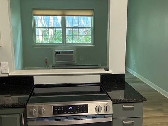 4th image of 881 Main St APT 10