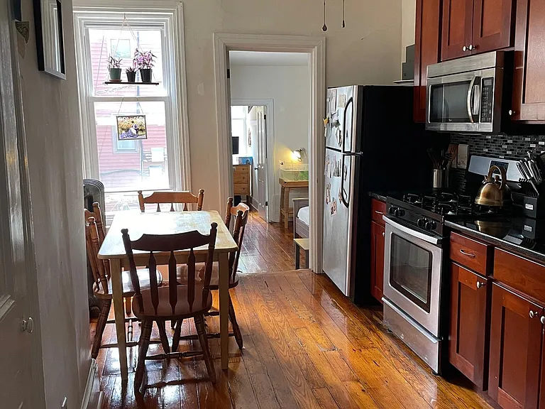 2328 Catharine St #2 — Photo 8