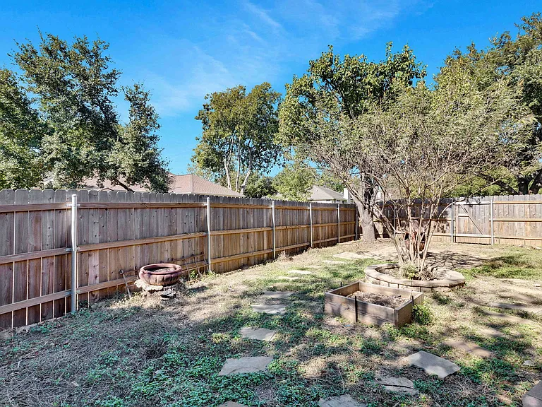 2901 Warwick Way — Photo 35
