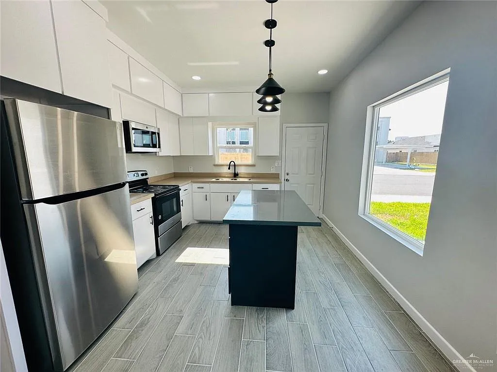 3 bed, 2.0 bath, 1036 sqft, $1,175 — Photo 4