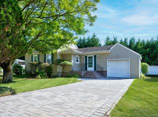 28 Reeves Ave, Farmingdale, NY 11735