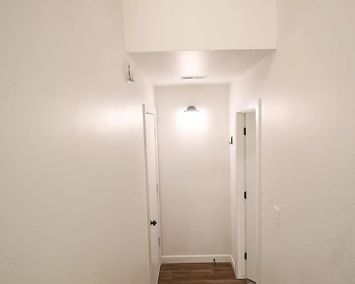 1225 S Lawton Ave — Photo 16
