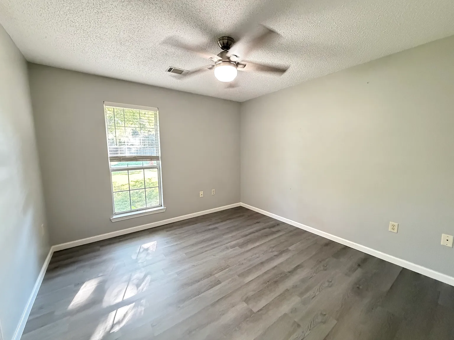 3 bed, 1254 sqft, $1,600 — Photo 3