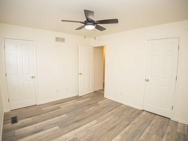 325 S Summit Dr #A — Photo 8