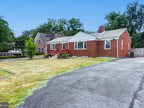 2nd image of 7431 Mason Ln