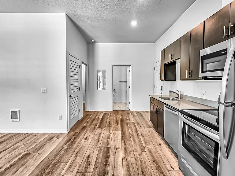 580 1st Ave N #206 — Photo 8