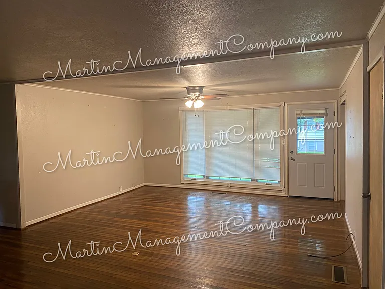 233 Rainbow Dr — Photo 3