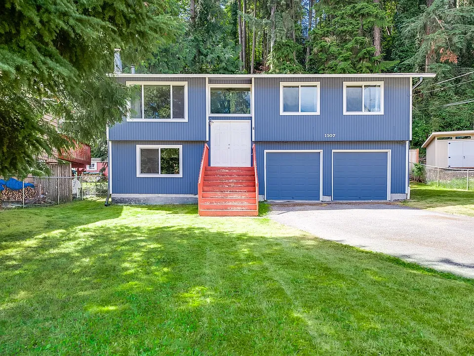 1107 NE 200th St