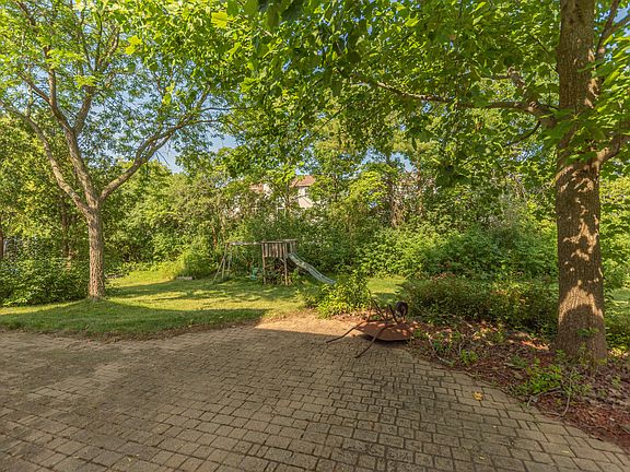 3rd image of 2812 Aspen Ridge Dr