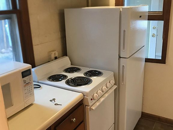 845 18th Street, Apt. B - kitchen appliances (microwave not included)